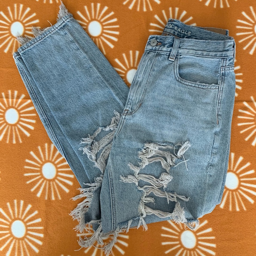 American Eagle Outfitters Women's 6R Distressed Mom Jeans